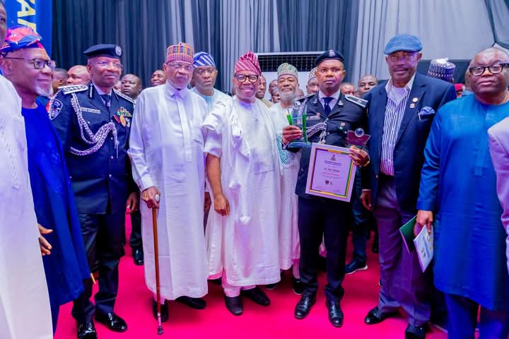 How I donated 350 brand new Jeeps, others to Police as gov – Akpabio