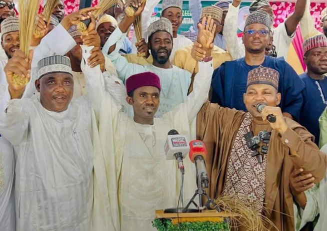 Mass defection hits Zamfara PDP, as By-election candidate joins APC