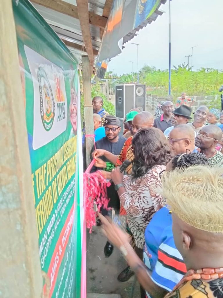 Yuletide: Gov’s Aide hosts Northern Iman Ward 2 constituents